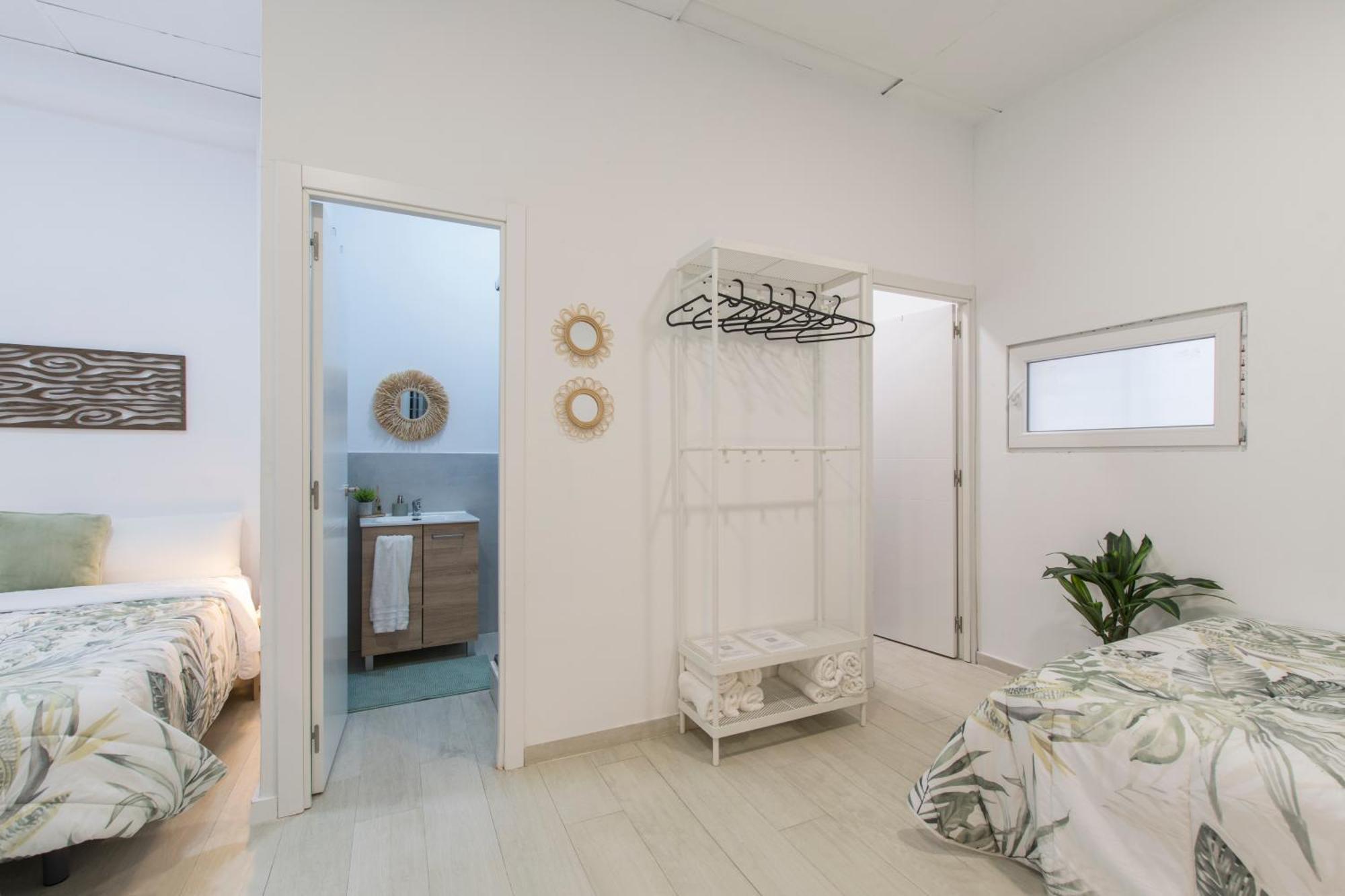 Hostel Alexa Host